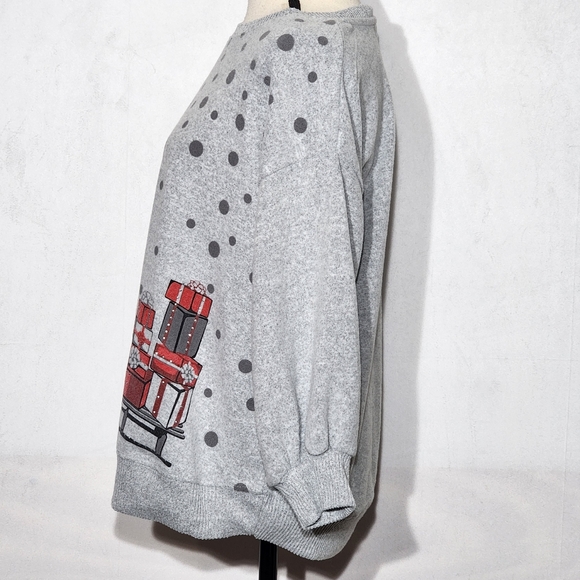 Kiss & Fly Gray Polka-Dot Christmas Sweatshirt, Size Small - Picture 4 of 11
